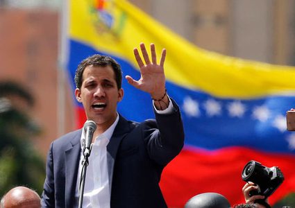 الحكومة الفنزويلية تطلب التحقيق مع زعيم المعارضة ورفاقه