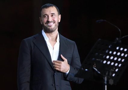 ظهور علني نادر لزوجة كاظم الساهر الأولى في حفل زفاف نجلها