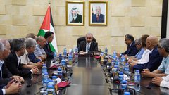 اشتية يتعهد بإنهاء اشكاليات موظفي الإعلام الرسمي المالية في غزة