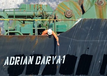 الناقلة الإيرانية تفرغ حمولتها النفطية في ميناء سوري