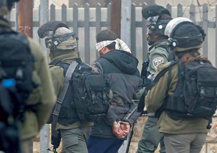 اعتقال 4 مواطنين في الضفة والقدس