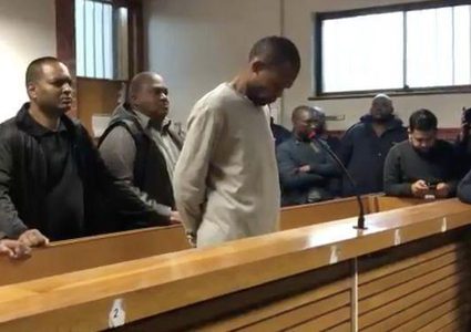 أب ينهي حياة أبنائه الأربعة شنقاً