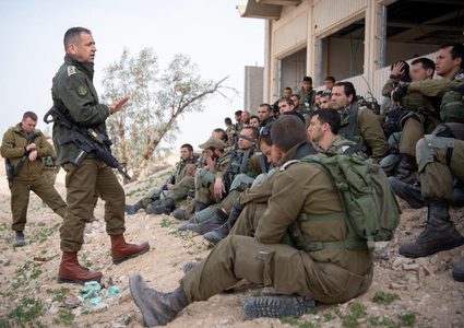 الاحتلال يجري مناورات عسكرية تحاكي حربا وتستمر حتى الأربعاء