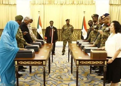 السودان: الحكومة الجديدة تؤدى اليمين الدستورية
