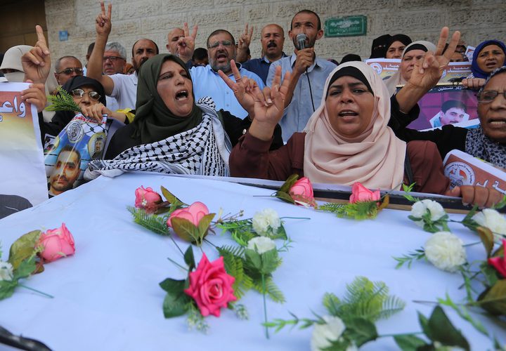 تضامن شعبي واسع في قطاع غزة مع الأسير بسام السايح عقب استشهاده في سجون الاحتلال الاسرائيلي جراء سياسة الاهمال الطبي