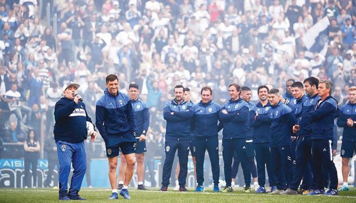 ترحيب حاشد بمارادونا قبل انطلاق الدوري الأرجنتيني