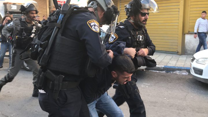 الاحتلال يعتقل شابين من العيسوية