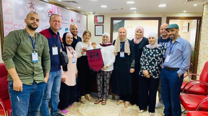 فريق من جامعة النجاح يشارك بالتدريب بدورات إنعاش القلب والتنفس
