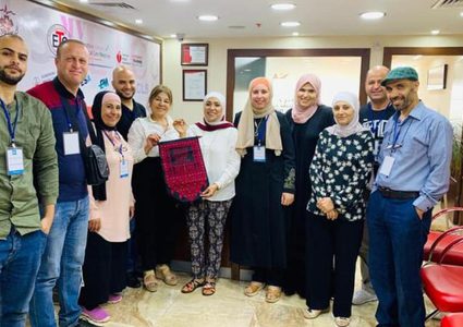 فريق من جامعة النجاح يشارك بالتدريب بدورات إنعاش القلب والتنفس