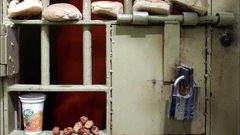 الأسرى يعيدون وجبات الطعام ويطالبون بتسليم جثمان الشهيد السايح