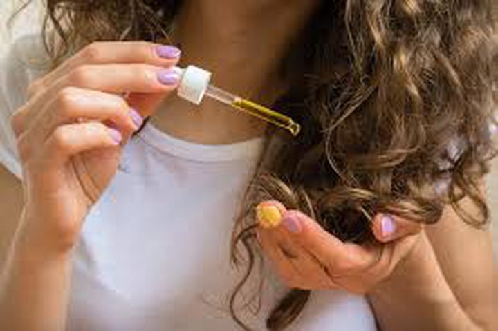 عطري شعرك بهذه الطريقة