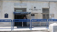 الاحتلال يحكم بالسجن الفعلي على أسير مصاب بالصرع