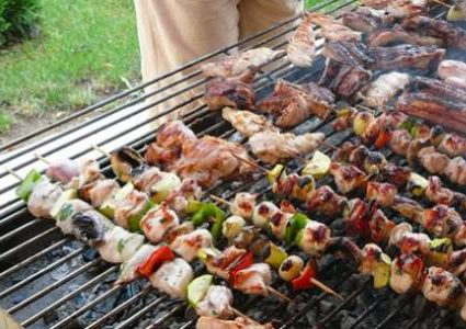 أستراليا.. نباتية تقاضي جيرانها لإقامتهم حفلات الشواء !