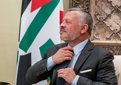 الملك عبد الله يزور إحدى المؤسسات الأردنية متخفيًا