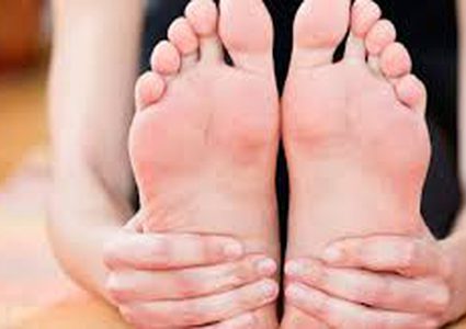 علاج تورم القدمين في دقائق