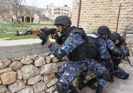 شرطة قلقيلية تعتقل فارًا بحقه أوامر حبس ب3.8 مليون شيقل