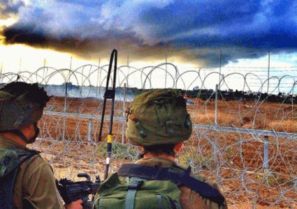 قوات الاحتلال تعتقل شابين بالقرب من السياج الفاصل