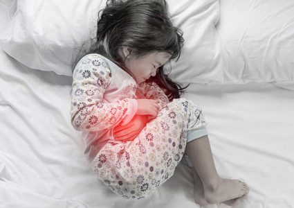 ما هي أسباب معاناة الأطفال من مشكلة عسر الهضم ؟