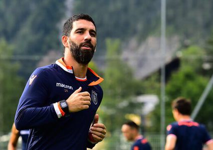 محكمة تركية تقضي بحبس لاعب برشلونة أردا توران