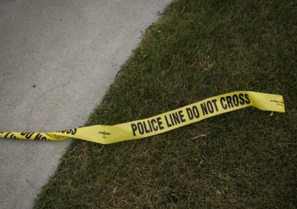 أصابت ابنتها عن طريق الخطأ