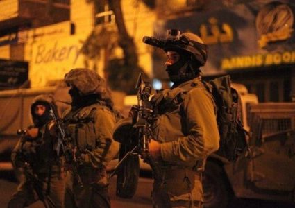 اعتقال 11 مواطنًا والاحتلال يزعم العثور على أسلحة بالضفة