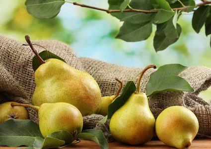 فوائد فاكهة الإجاص للعملية الهضمية