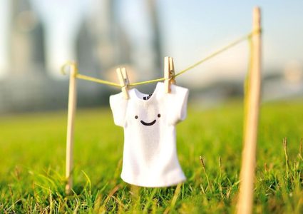 لإزالة البقع الصفراء عن الملابس البيضاء؟