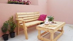 "المشاطيح الخشبية" آثاث الفقراء ورزق الشباب في غزة