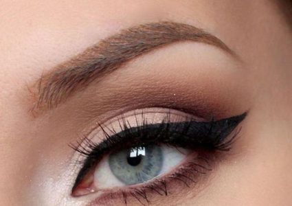 آيلاينر بلا ضرر للعينين