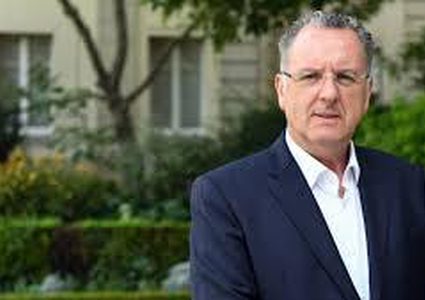 التحقيق مع حليف للرئيس الفرنسي بقضايا فساد