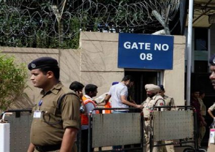 القبض على هندي يتنكر في هيئة عجوز  ليتمكن من السفر لأمريكا