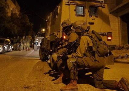 الاحتلال يداهم مسجداً في العيساوية ويصيب ثلاثة مصلين