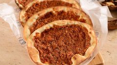 لحم و عجين بدبس الرمان