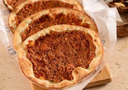 لحم و عجين بدبس الرمان