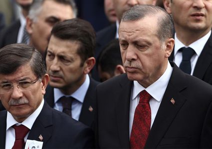 داوود أوغلو يتحدى أردوغان ويتخذ هذا القرار