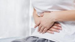 مضغ اللبان يسبب انتفاخ القولون