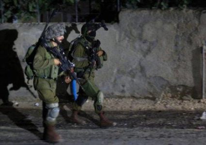 الاحتلال يغلق مدخل مخيم العروب شمال الخليل