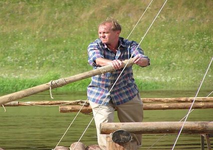 رسالة في قنينة تنقذ عائلة مغامرة