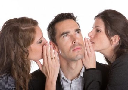 تعرّض للضرب من قبل زوجتيه بسبب الثالثة!