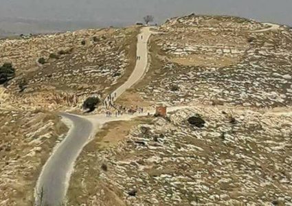 مستوطنون يقتحمون جبل طاروسا بحماية قوات الاحتلال