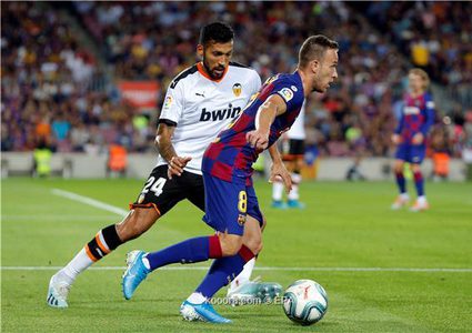 برشلونة يحقق فوزا ثمينا على فالنسيا بخمسة أهداف لهدفين