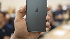 لماذا يثير آيفون 11 برو "فوبيا الثقوب"؟