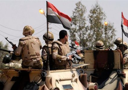 مقتل 3 جنود مصريين وجرح اثنان بهجوم على نقطة أمنية في العريش