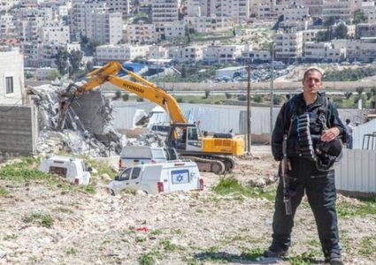 الاحتلال يحطم بركسًا شمال طولكرم