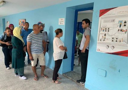 تونس : اغلاق صناديق الاقتراع وسط اقبال ضعيف للناخبين