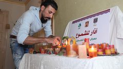 شاب من غزة يضيء عتمة المتشائمين بشموعه الجميلة