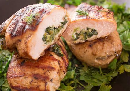 تحضير الدجاج بالسبانخ والجبن