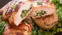 تحضير الدجاج بالسبانخ والجبن