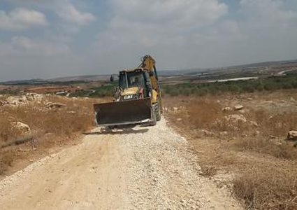 قلقيلية: تأهيل طرق خلف جدار الفصل