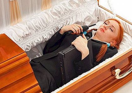 600 دولار مقابل قضاء 30 ساعة في نعش